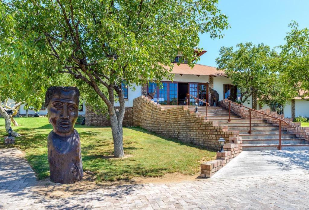 Etosha Safari Lodge, Etosha National Park, Namibia オカウクエジョ エクステリア 写真