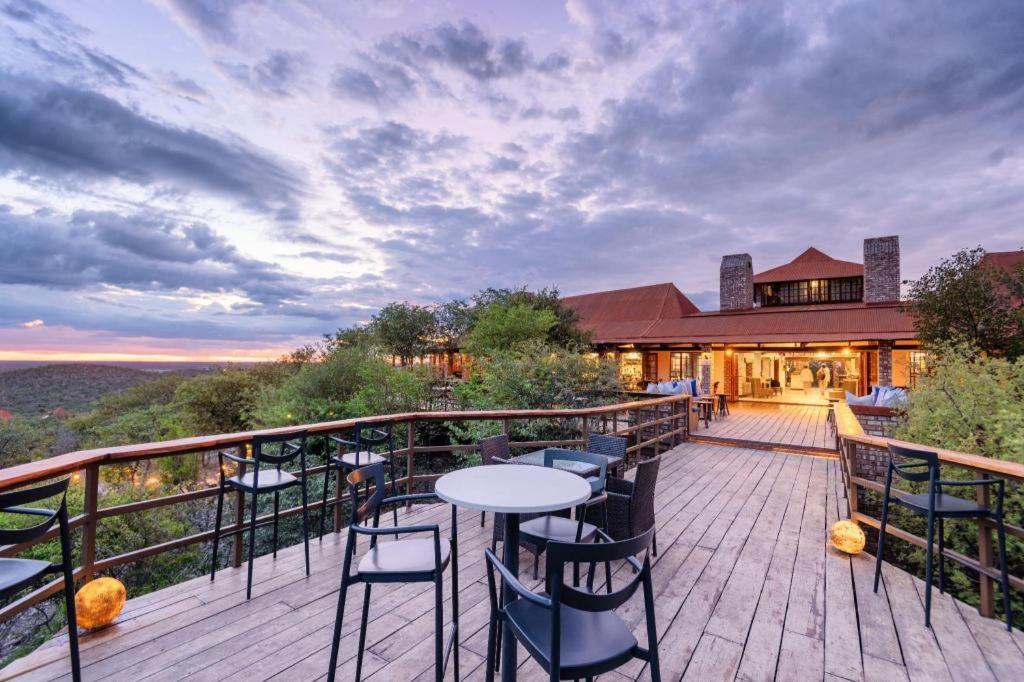 Etosha Safari Lodge, Etosha National Park, Namibia オカウクエジョ エクステリア 写真